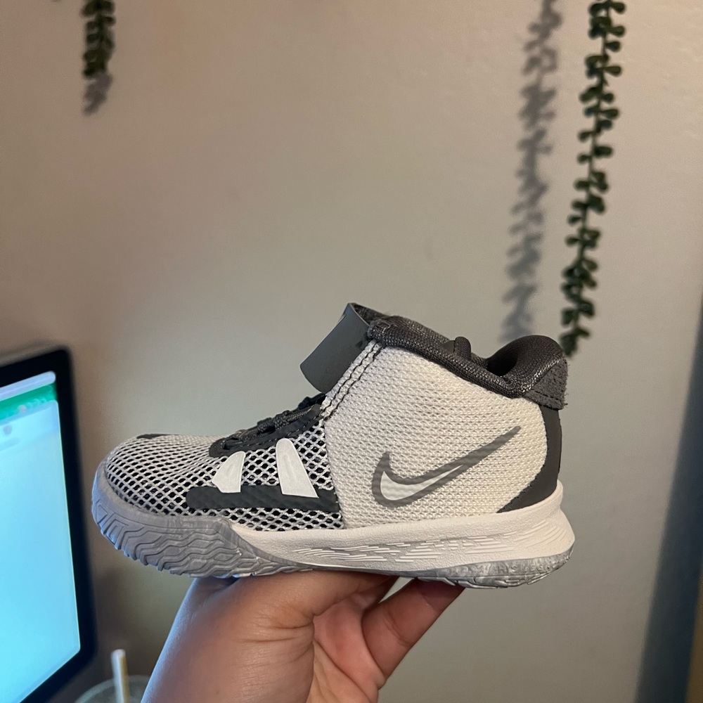 Baby kyries shoe